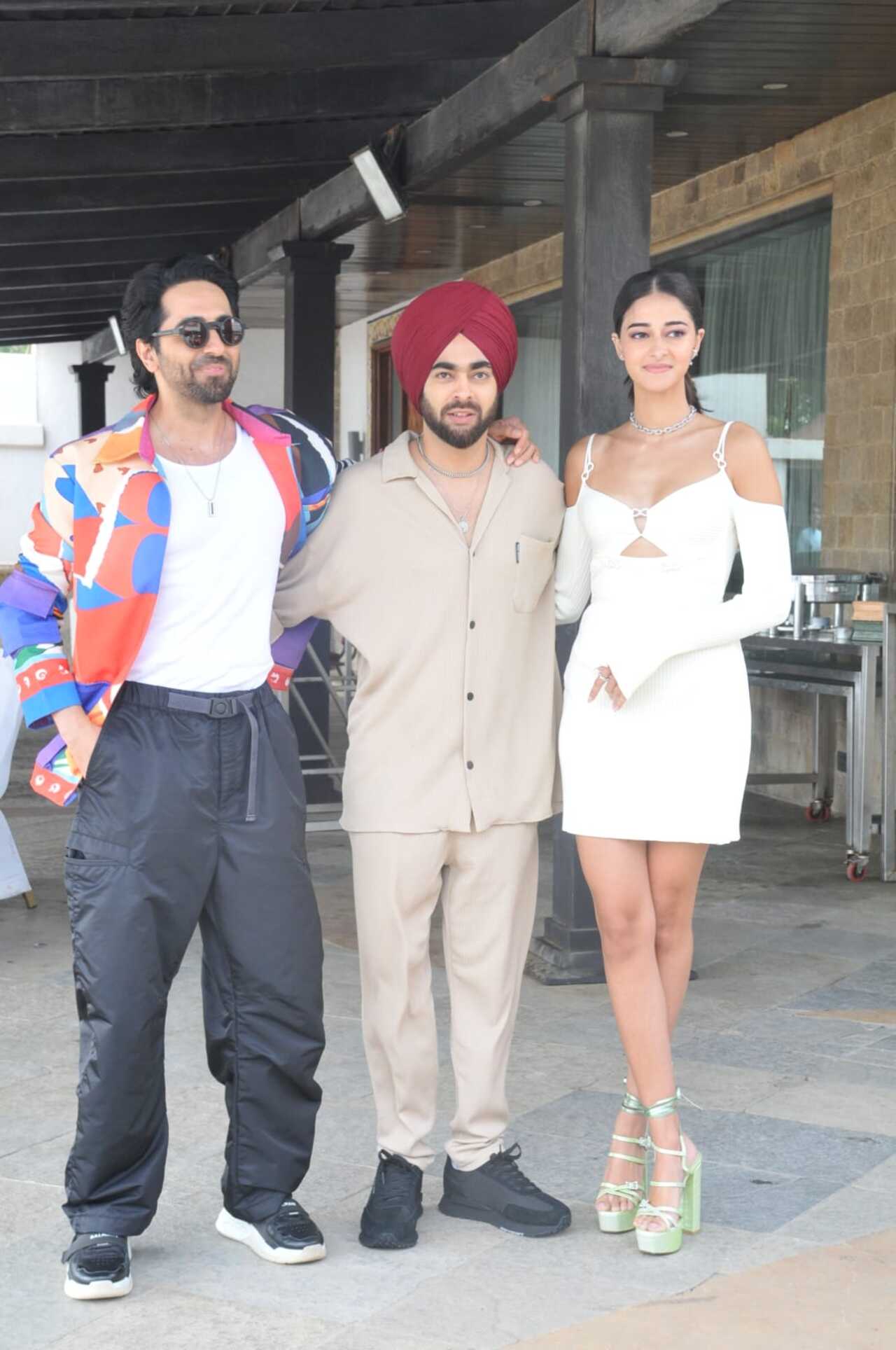 Manjot Singh joined Ayushmann and Ananya for pictures